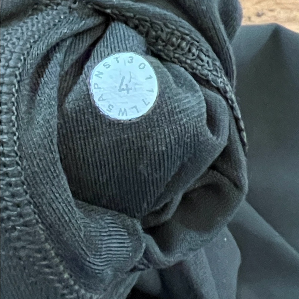 Lululemon Align super-high rise size 4 - Picture 5 of 13